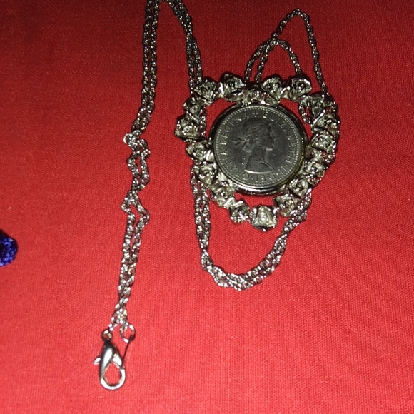 Sixpence 80% silver coin heart of Rose w/necklace - Picture 7 of 8